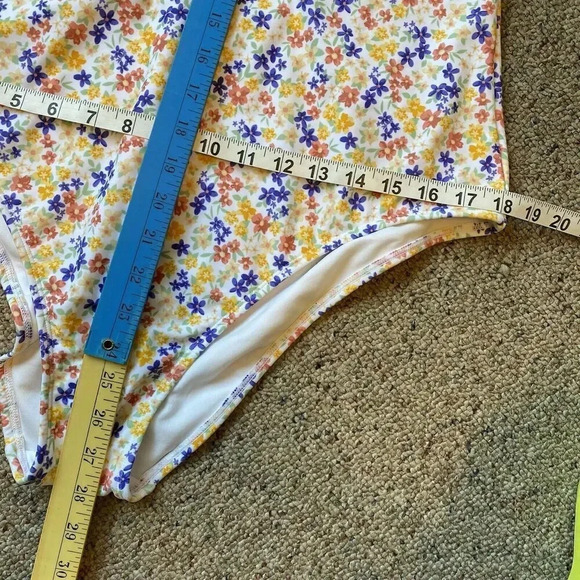 NWOT Women's XL/16 Ruffle Shoulder Plunge One Piece Swimsuit - Shade & Shore - Picture 3 of 8